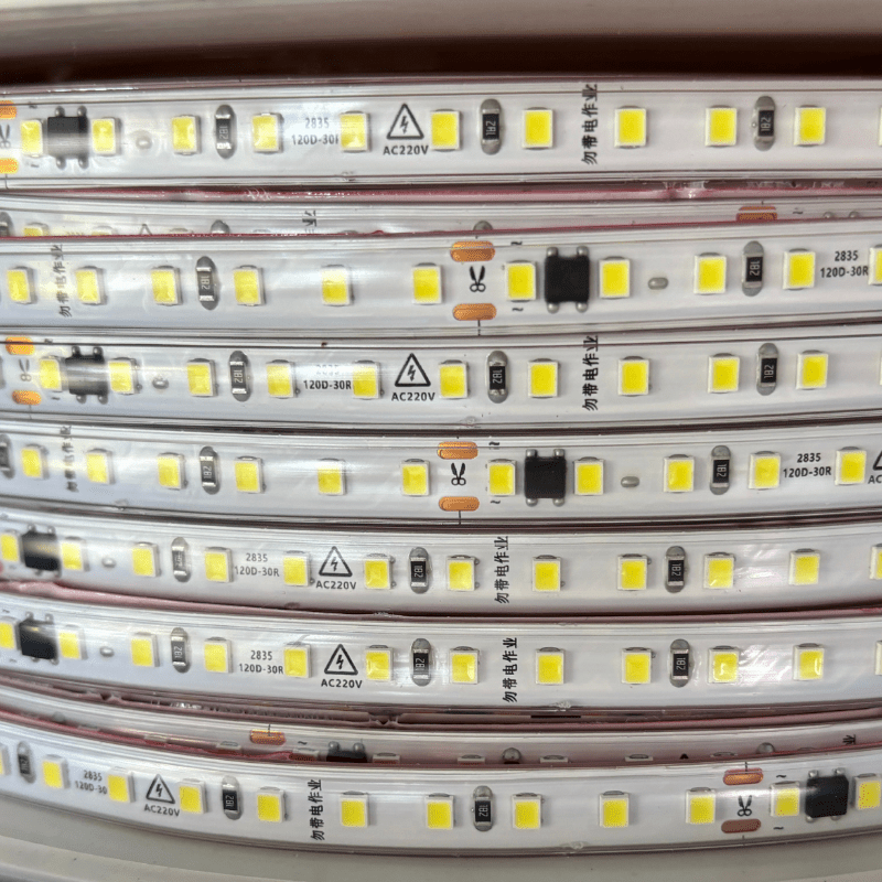 Metro De Manguera LED 2835 Sin Driver 110V 65K Blanco Frio - Wattko